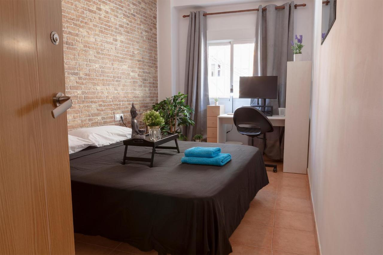 Luxury Artistic Digital Nomad 2 Bedroom W/terrace Apartment Valencia