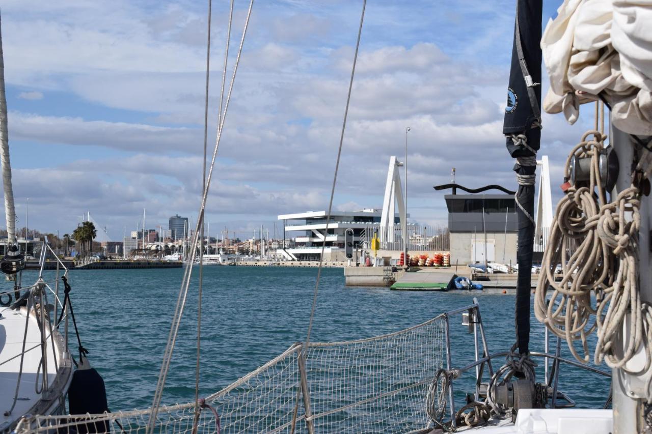 Velero En Puerto De - E&m Boats Botel Valencia