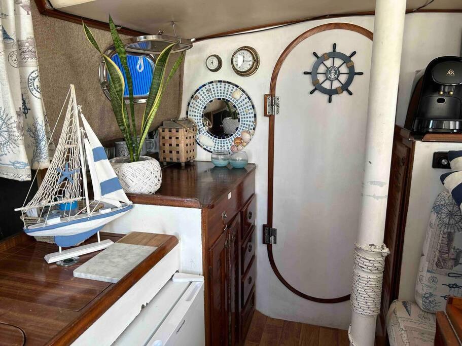 Botel Velero Menorquin Con Encanto