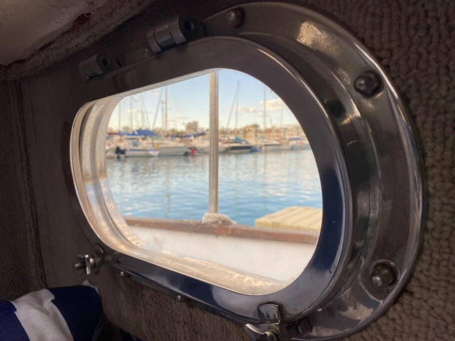 Velero Menorquin Con Encanto Botel Valencia
