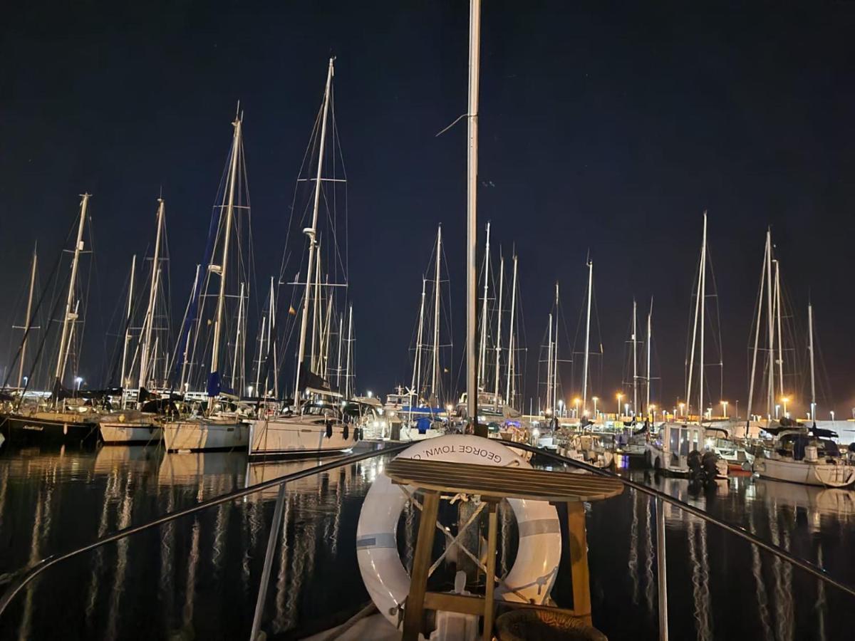 Botel Velero Menorquin Con Encanto
