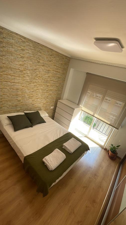 Habitacion Con Balcon En Piso Compartido Homestay