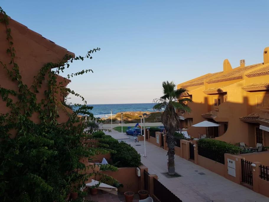 Adosado En La Playa De El Perellonet Con Piscina, Pista Tenis Сasa de vacaciones *