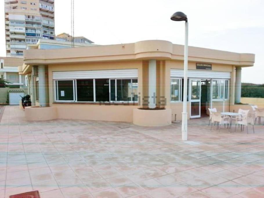 Adosado En La Playa De El Perellonet Con Piscina, Pista Tenis Сasa de vacaciones