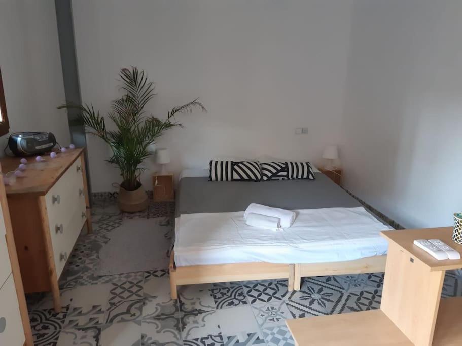 Precioso Con A/a En Ruzafa Con Terracita Privada Y Acceso A Un Jardin, 2-3 Personas Apartamento