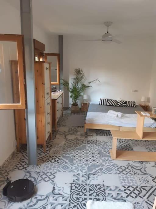 Apartamento Precioso Con A/a En Ruzafa Con Terracita Privada Y Acceso A Un Jardin, 2-3 Personas