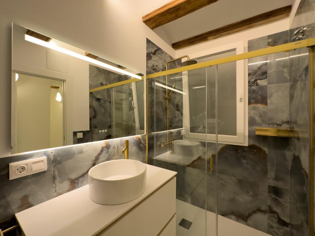 Apartment Market - Ciutat Vella, Exclusively For Families - Mid-term Valencia