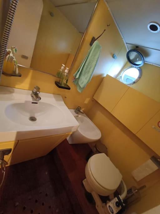 Noche Insolita En Yate De 16m A 2 Minutos De La Playa Hotel en barco *