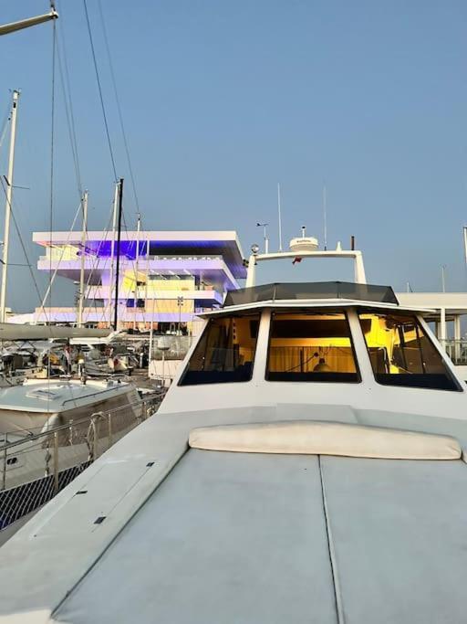 Hotel en barco Noche Insolita En Yate De 16m A 2 Minutos De La Playa Valencia