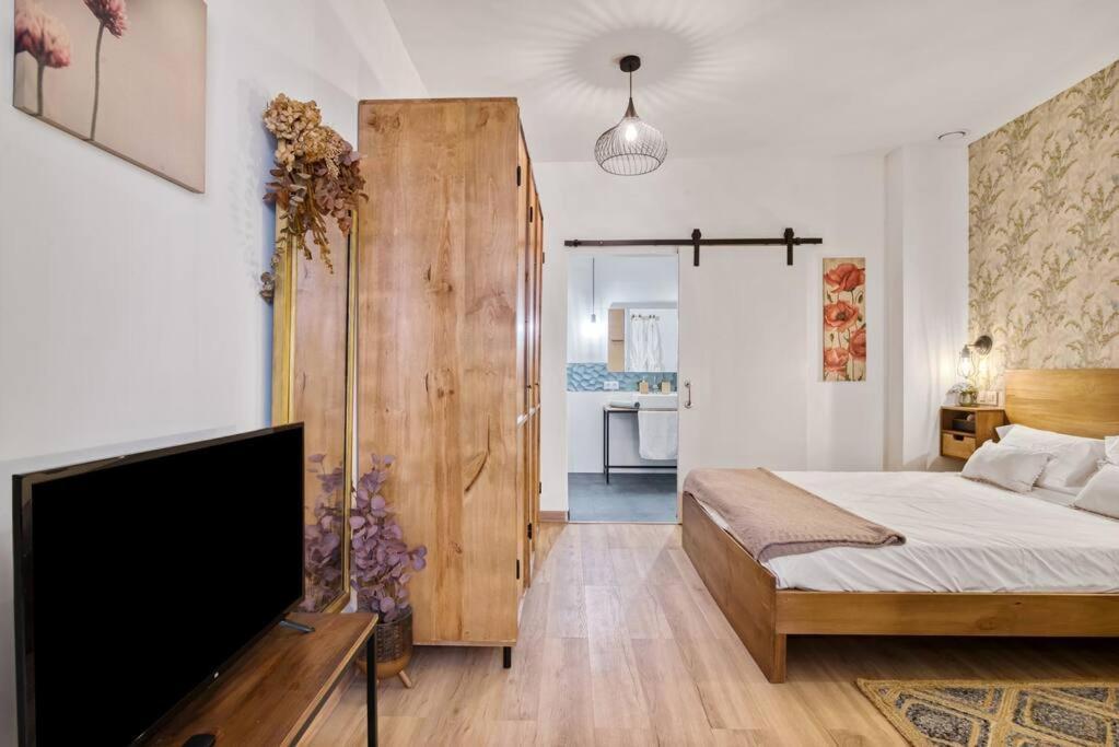Urban Loft Apartment *