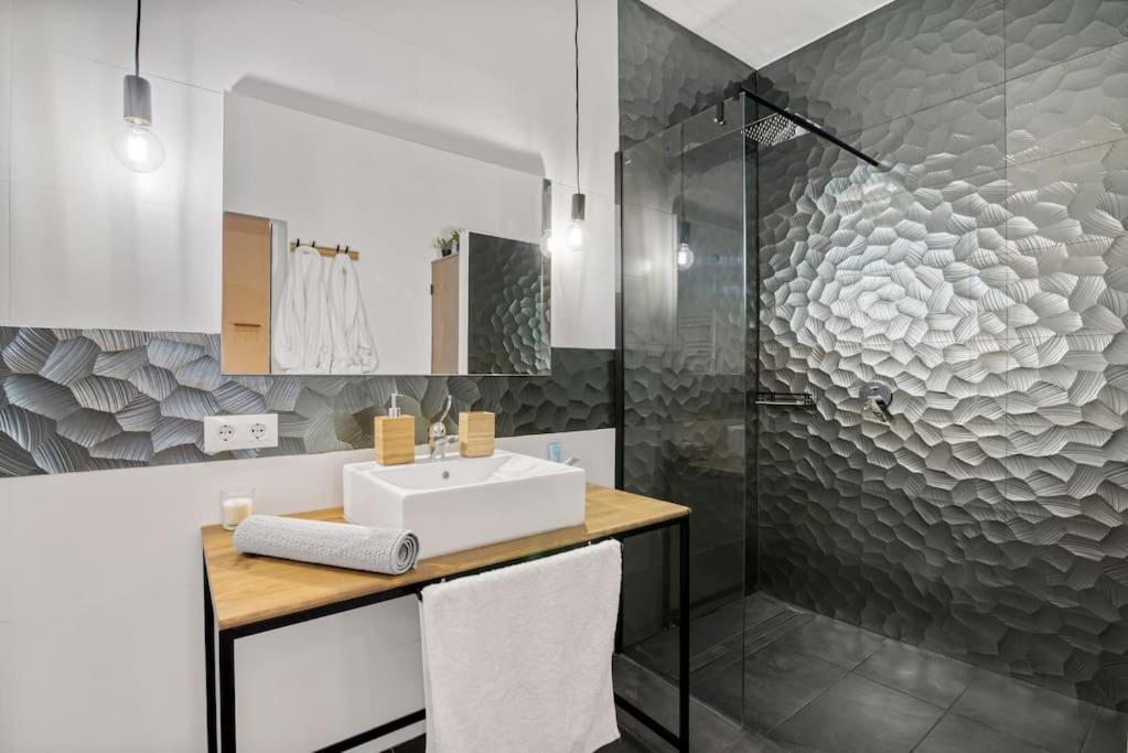 Urban Loft Apartment *