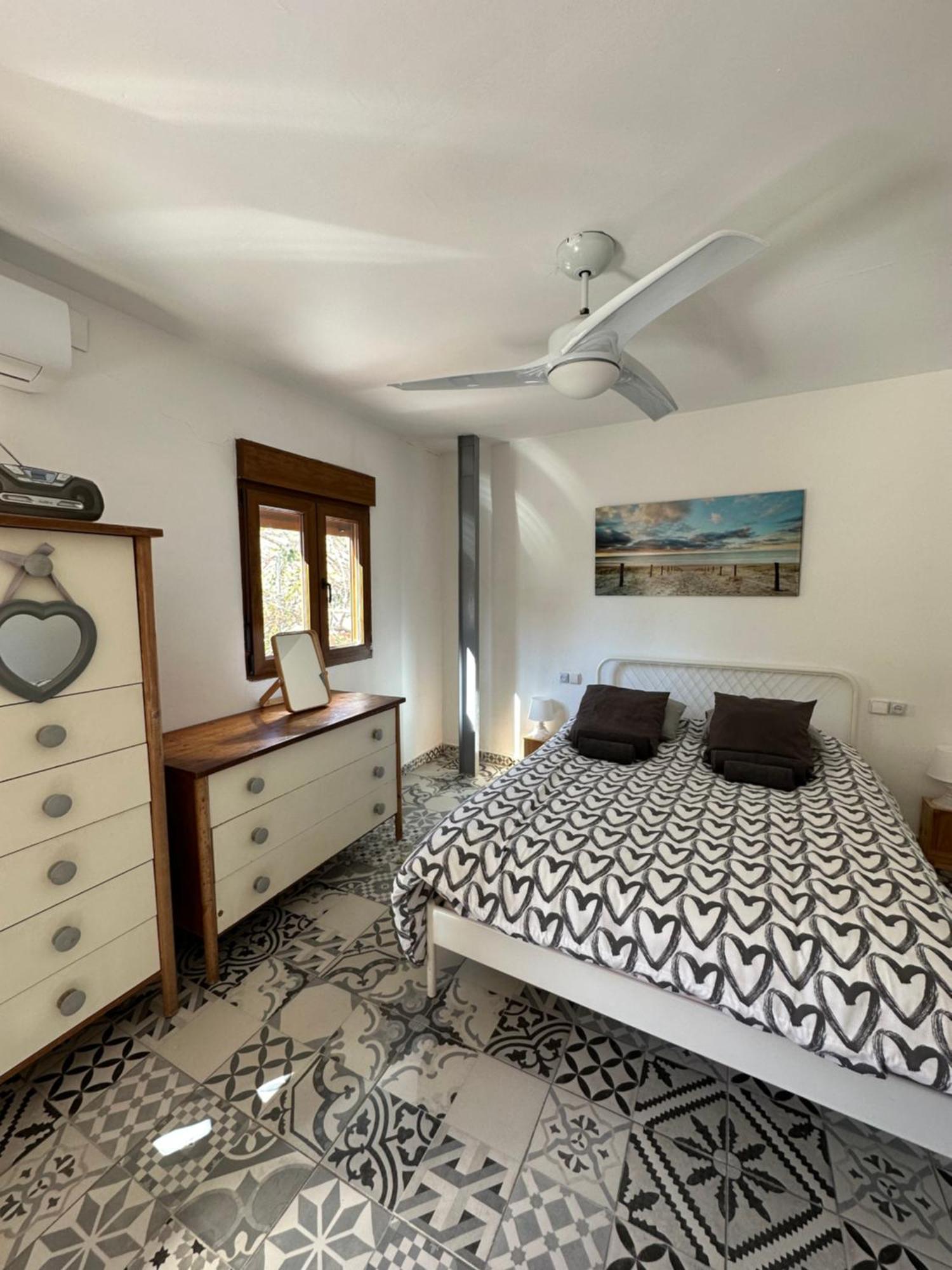 Apartamento Precioso Con A/a En Ruzafa Con Terracita Privada Y Acceso A Un Jardin, 2-3 Personas