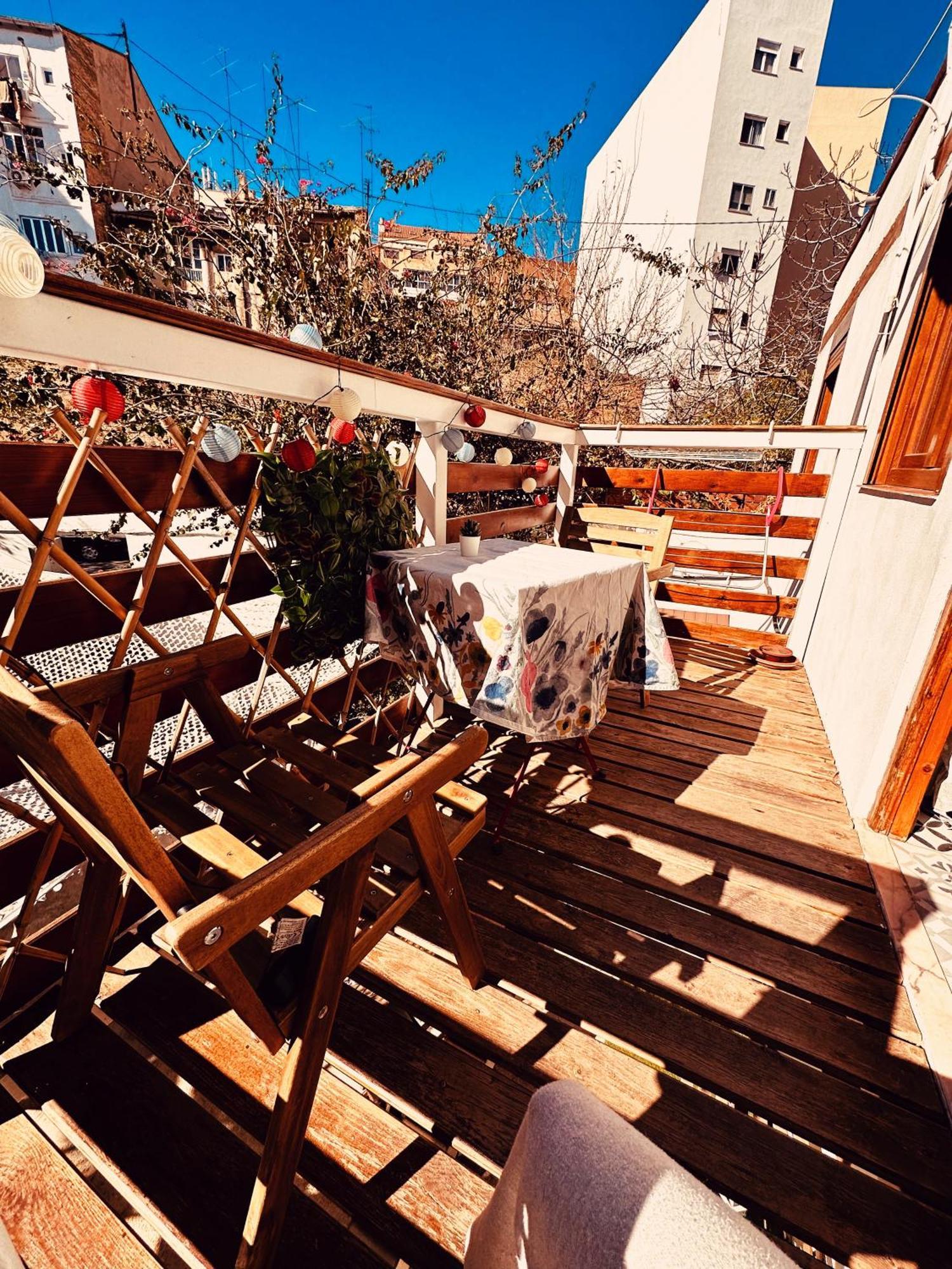 Apartamento Precioso Con A/a En Ruzafa Con Terracita Privada Y Acceso A Un Jardin, 2-3 Personas Valencia