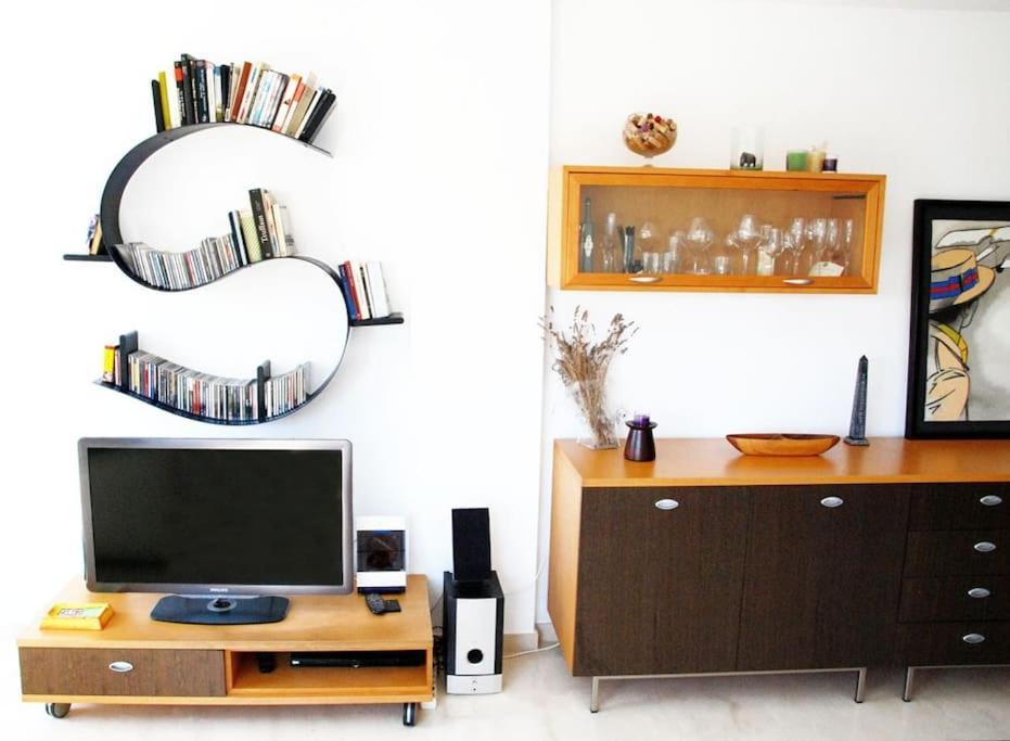 Artes Y Ciencias + Garaje + Netflix Apartment
