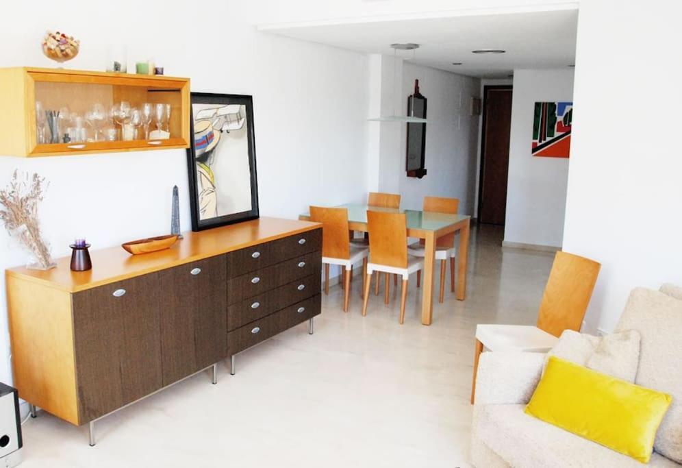 Artes Y Ciencias + Garaje + Netflix Apartment