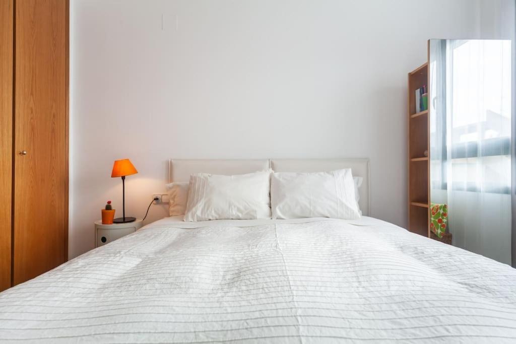 Artes Y Ciencias + Garaje + Netflix Apartment