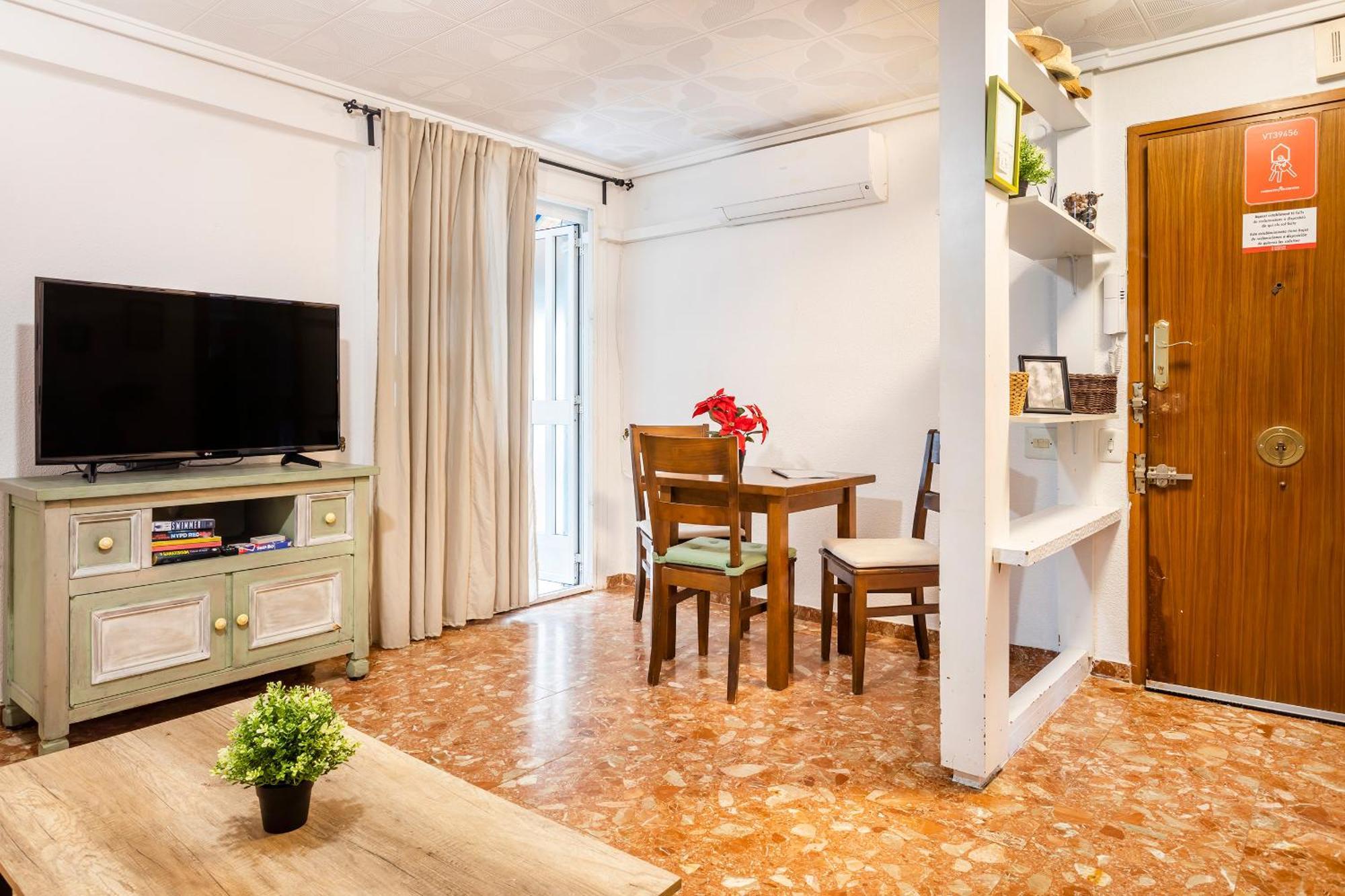 Apartmento Con Terraza En Cabañal Apartamento *