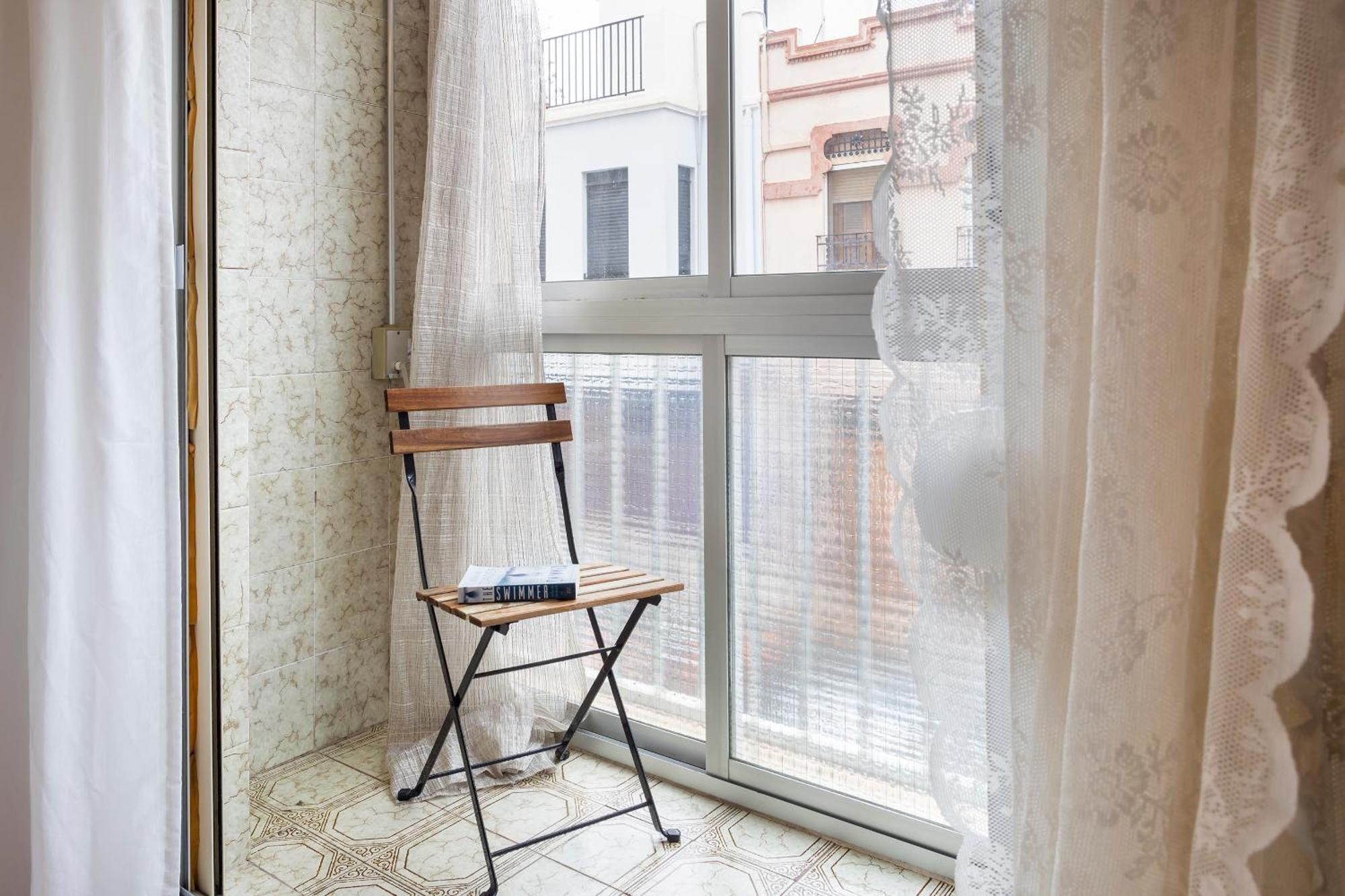 Apartmento Con Terraza En Cabañal Apartamento *