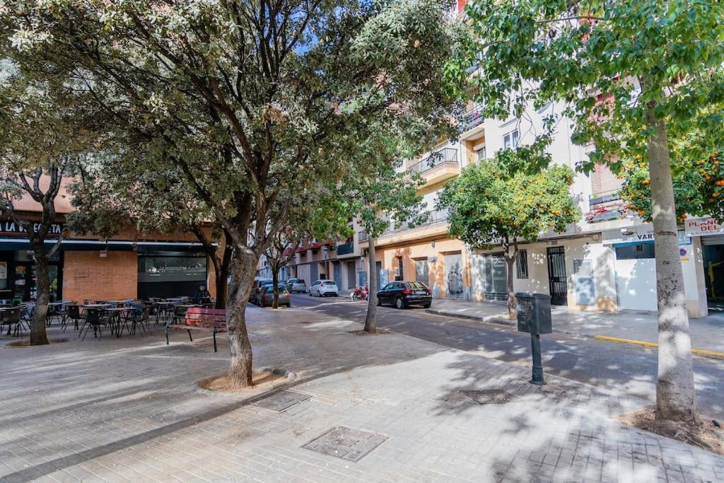 Ciudad Artes Gem: Stylish Near Ruzafa & Apartamento Valencia