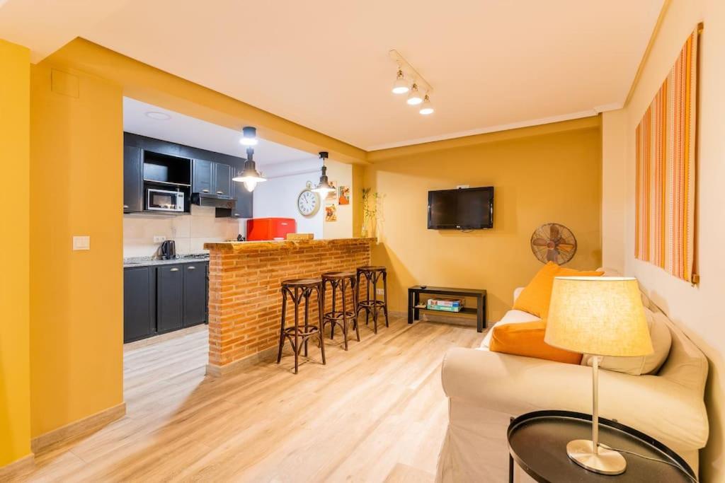 Apartamento Ciudad Artes Gem: Stylish Near Ruzafa & Valencia