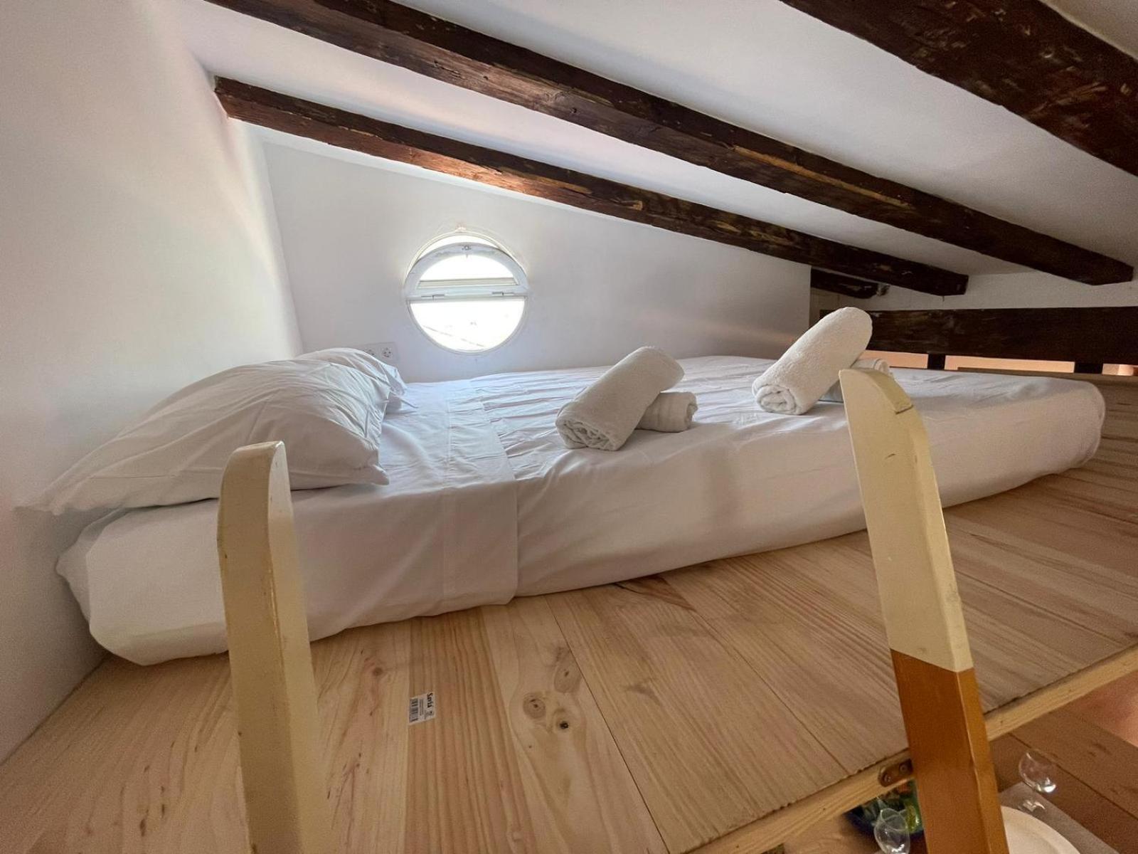 Atico Con Terraza Cerca De La Plaza De La Virgen Apartamento Valencia