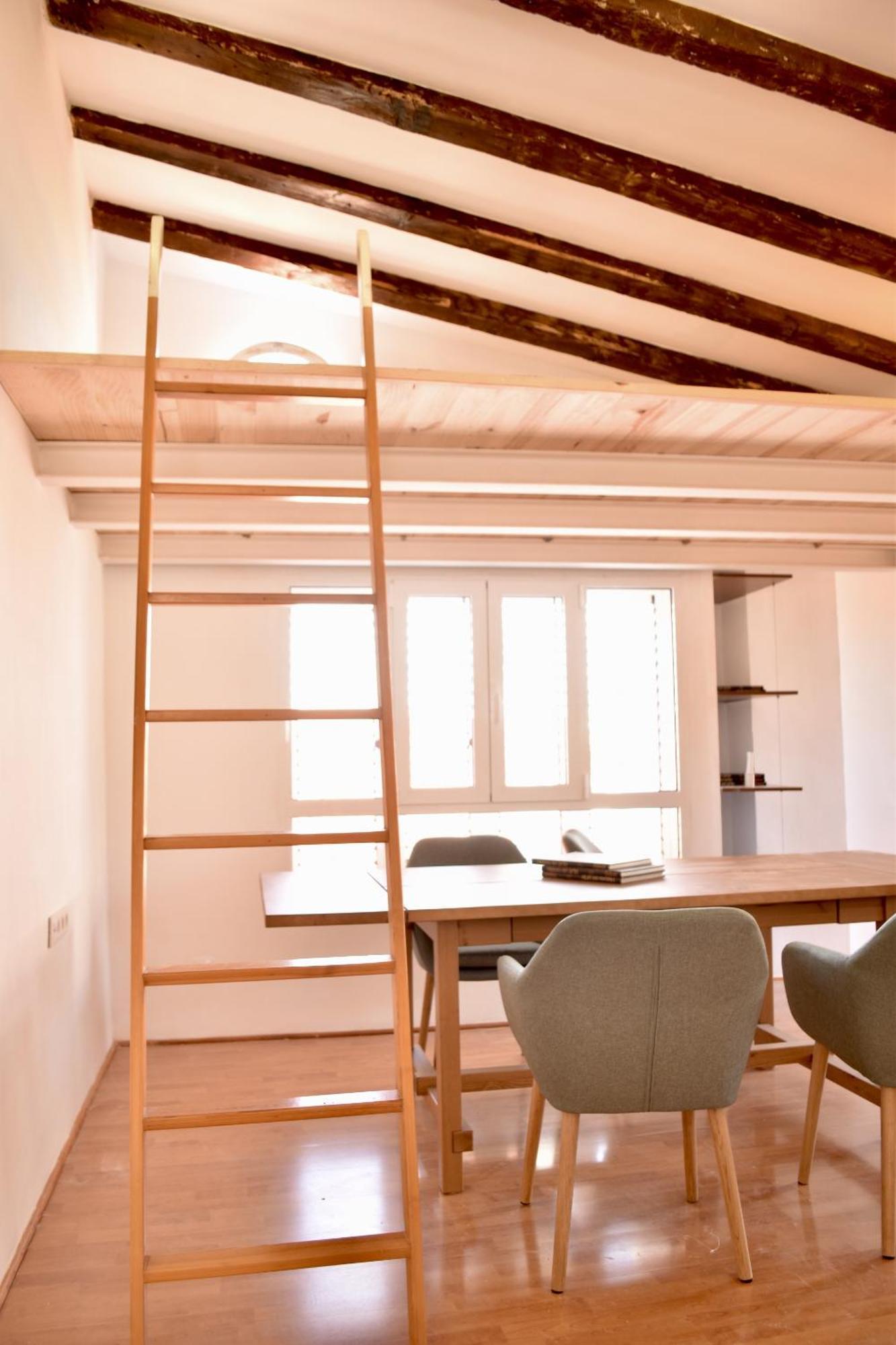 Apartamento Atico Con Terraza Cerca De La Plaza De La Virgen