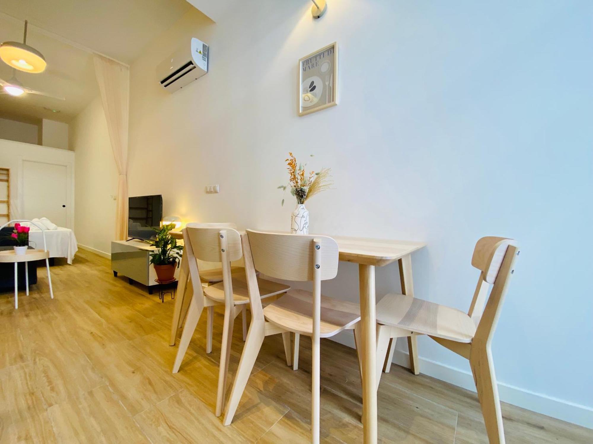 Apartamento En Cabanyal A: Encanto Y Diseno Junto A La Playa * Valencia