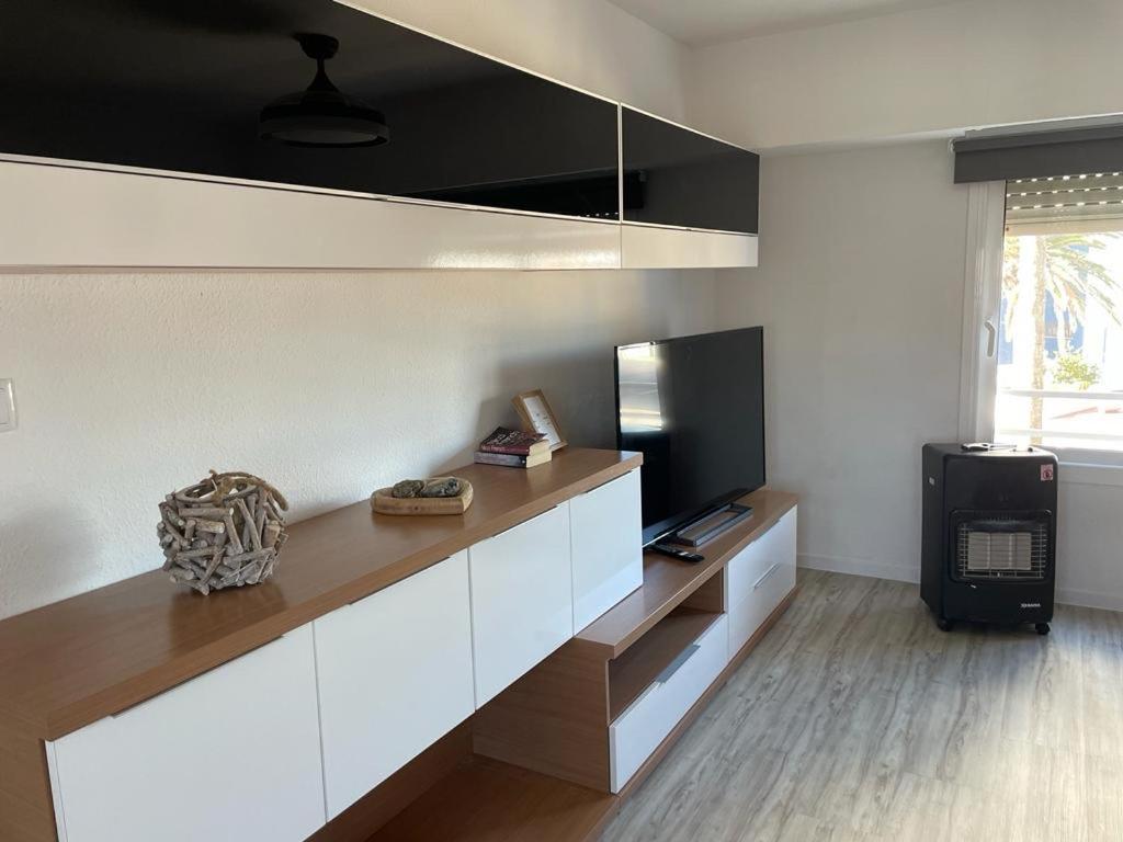 Apartamento En Complejo Residencial Con Piscina Y Garaje Frente Al Mar