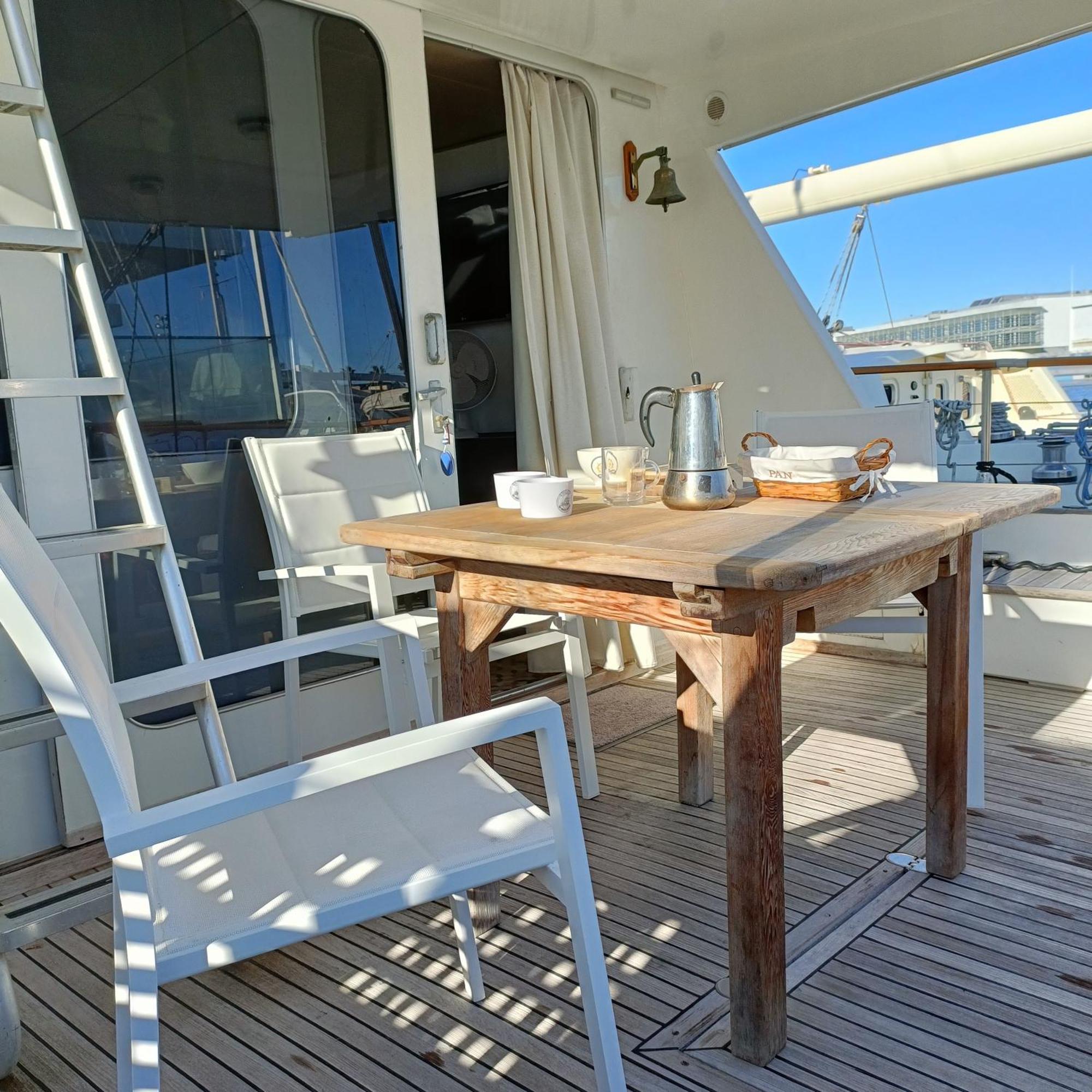 Noche Insolita En Yate De 16m A 2 Minutos De La Playa Hotel en barco Valencia