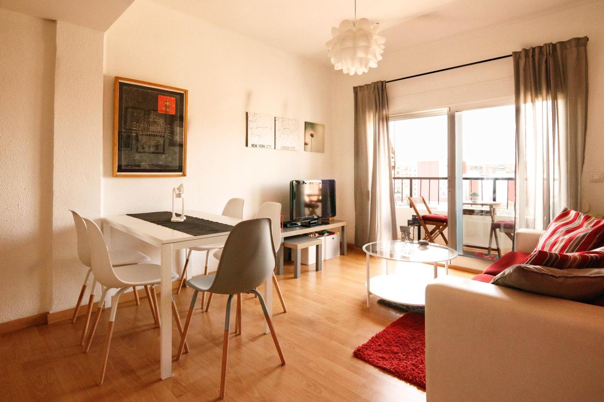 Apartamento Luminoso. Comodo. Acogedor. Wifi. Junto A Ave