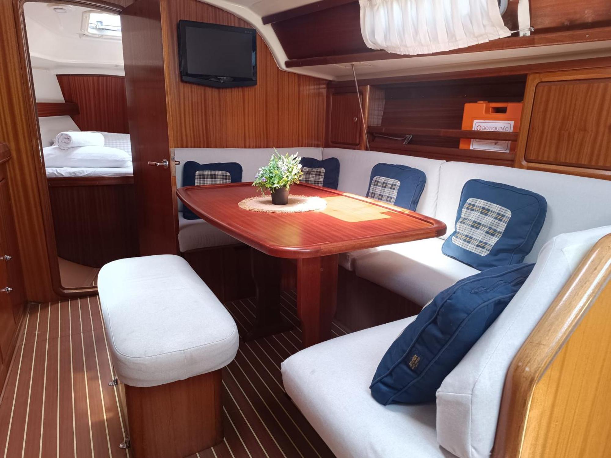 Velero Shabbak Botel *