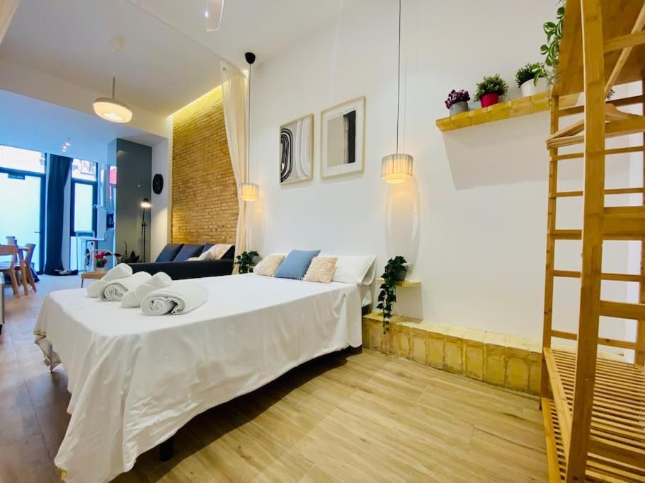 Relaxing Beachside Cabanyal Loft *