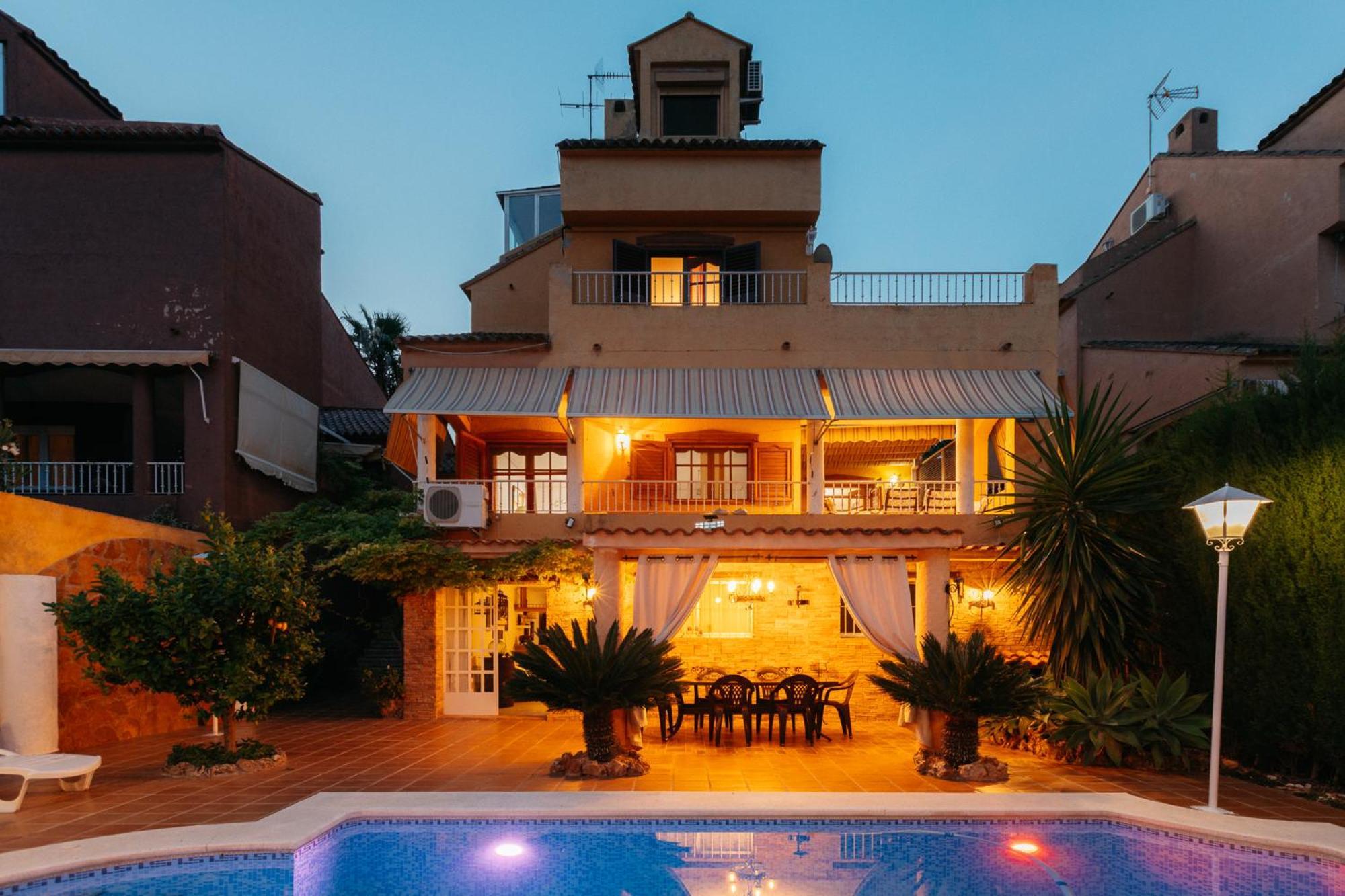 Chalet, Rodeada De Naturaleza Piscina A Doce Klm De Y 7 Del Aeropuerto