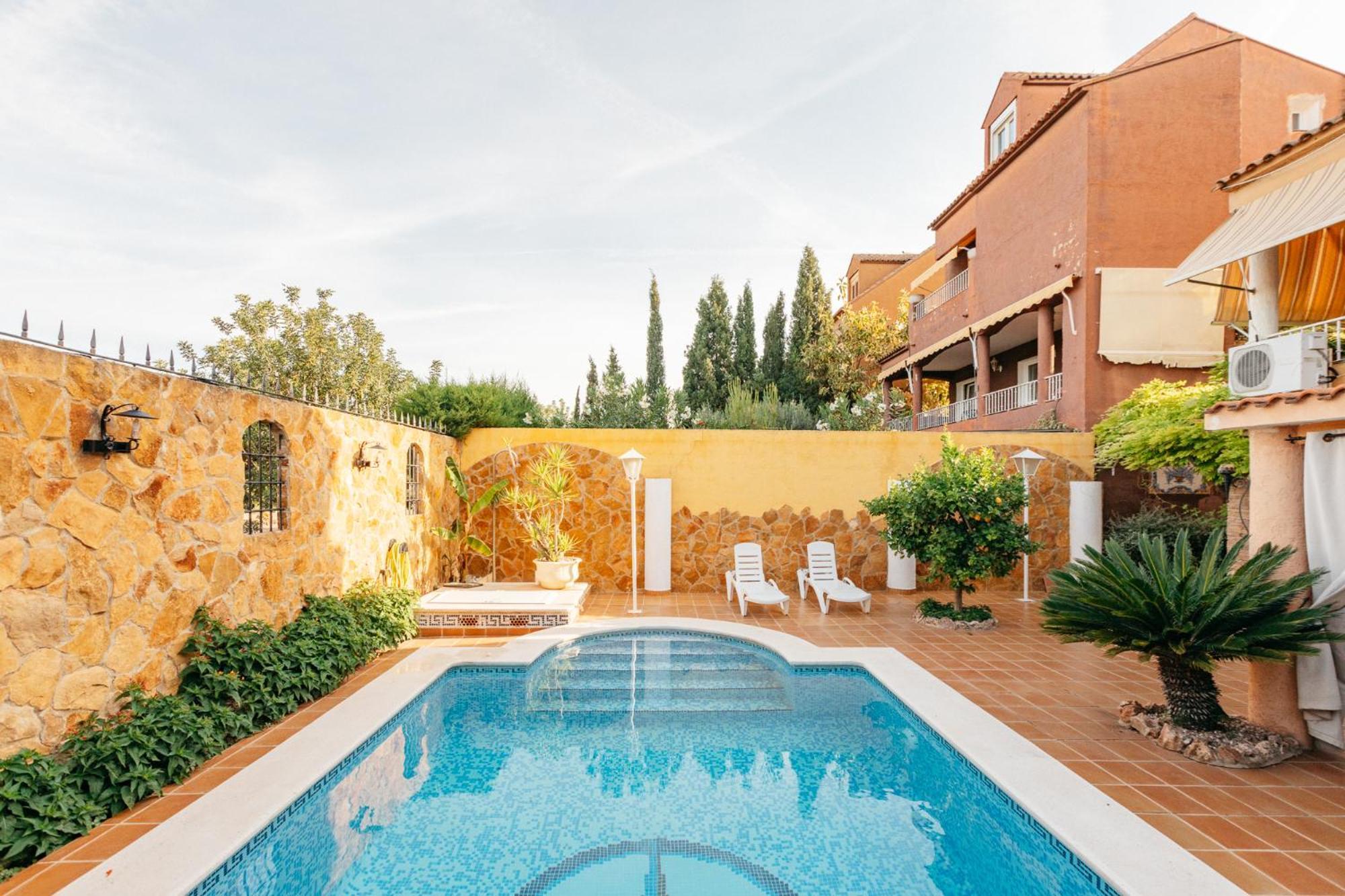 Chalet, Rodeada De Naturaleza Piscina A Doce Klm De Y 7 Del Aeropuerto