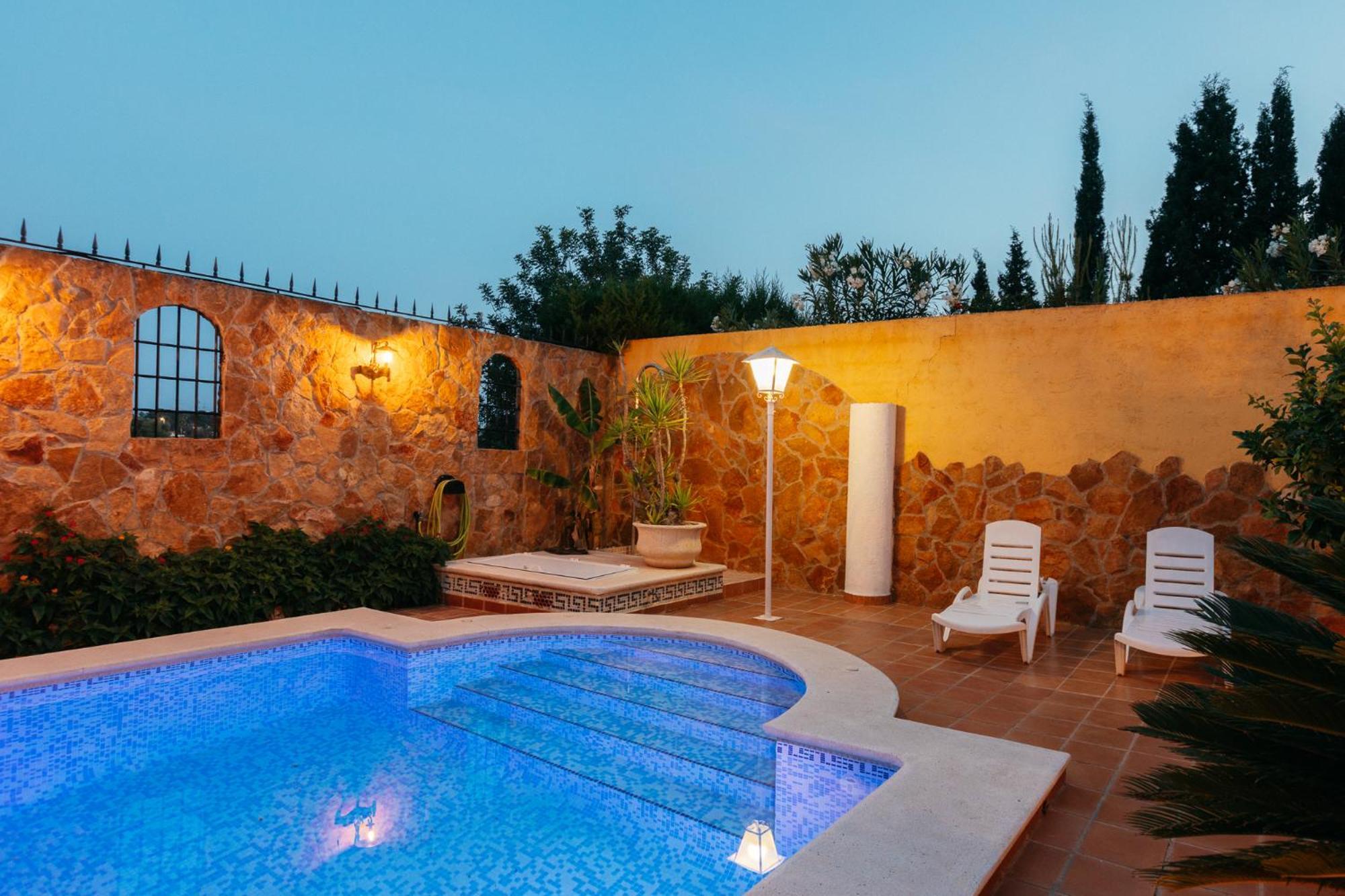 Holiday home Chalet, Rodeada De Naturaleza Piscina A Doce Klm De Y 7 Del Aeropuerto *