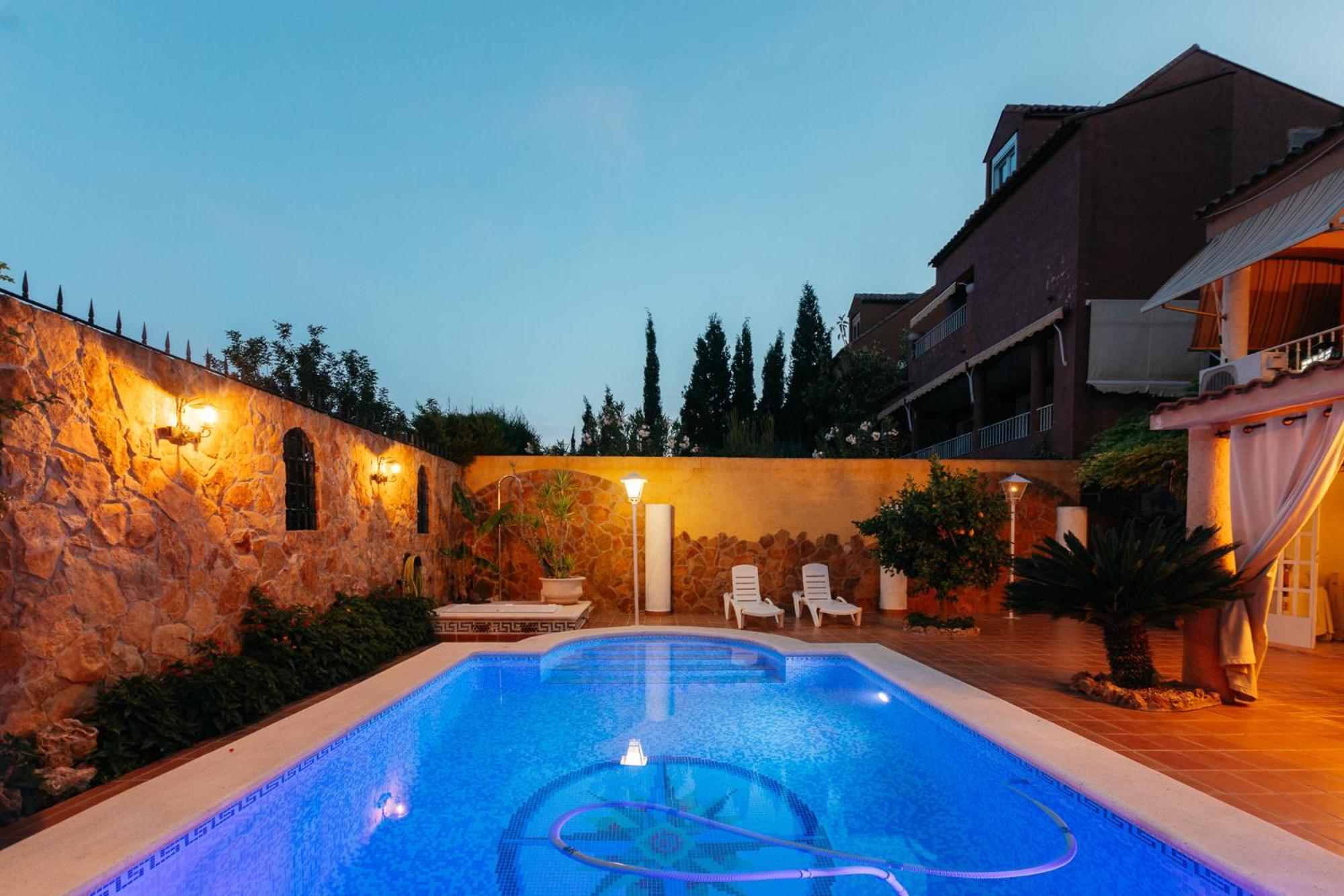 Chalet, Rodeada De Naturaleza Piscina A Doce Klm De Y 7 Del Aeropuerto Valencia