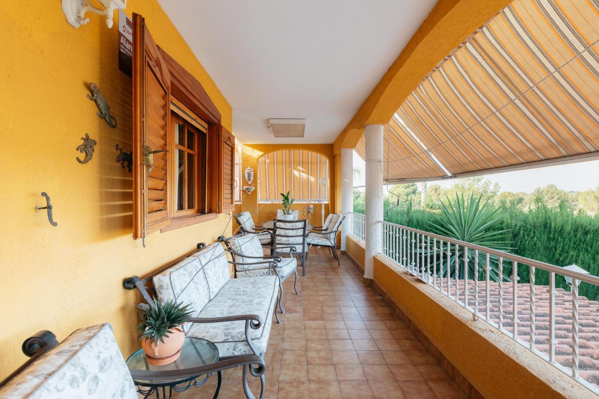 Holiday home Chalet, Rodeada De Naturaleza Piscina A Doce Klm De Y 7 Del Aeropuerto Valencia