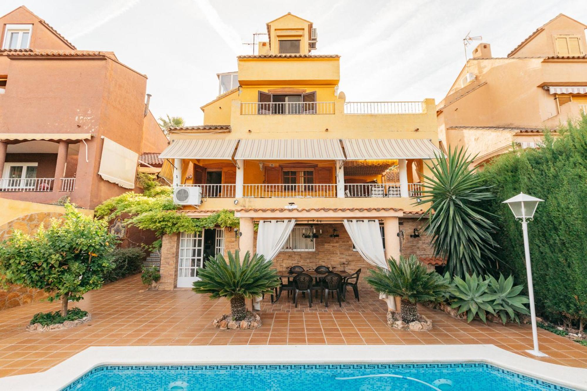 Chalet, Rodeada De Naturaleza Piscina A Doce Klm De Y 7 Del Aeropuerto *