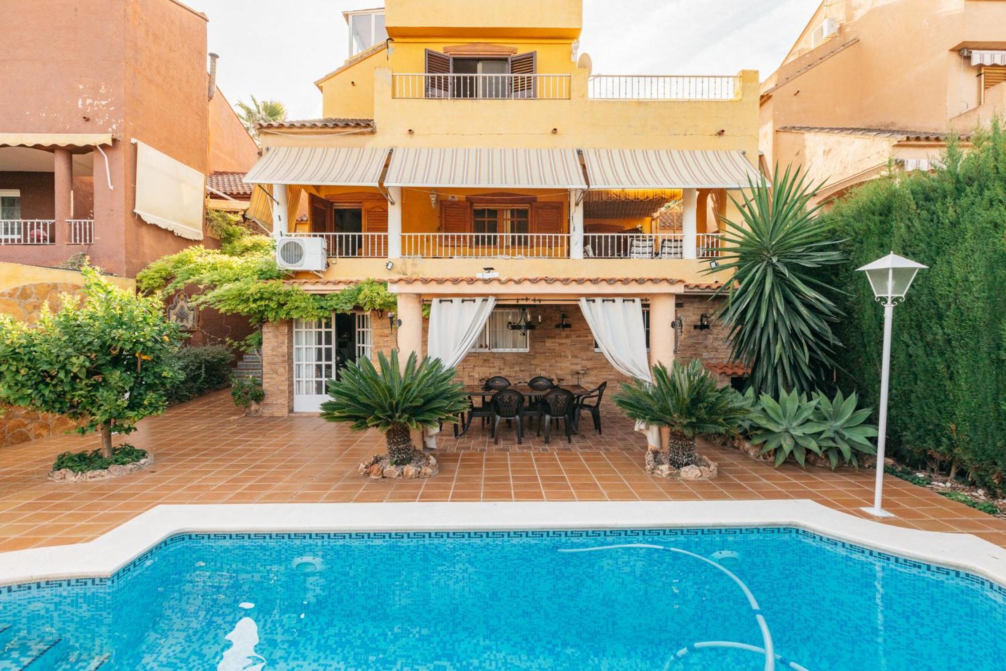 Chalet, Rodeada De Naturaleza Piscina A Doce Klm De Y 7 Del Aeropuerto Valencia