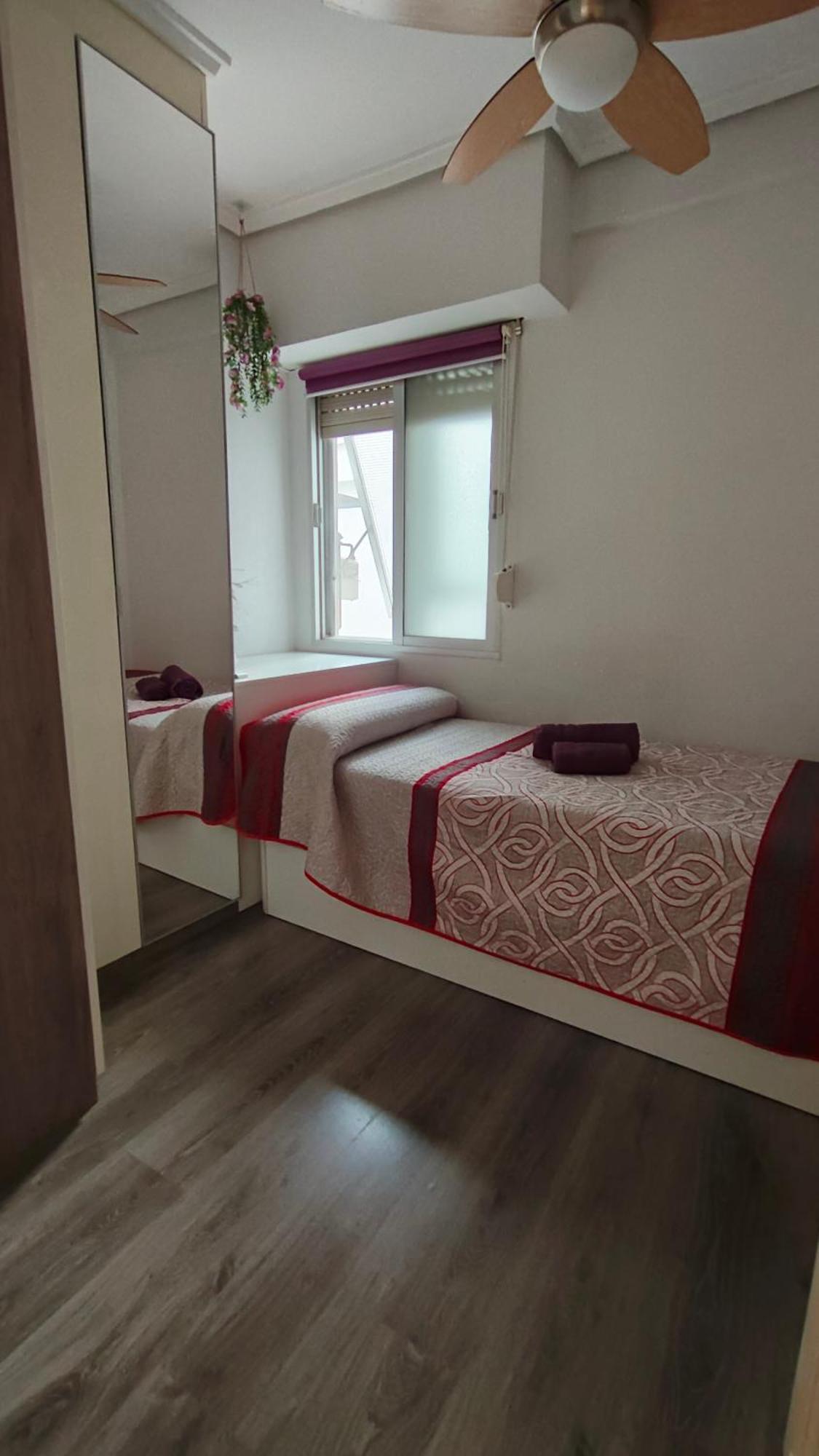 Paul's - No Turistico Homestay Valencia