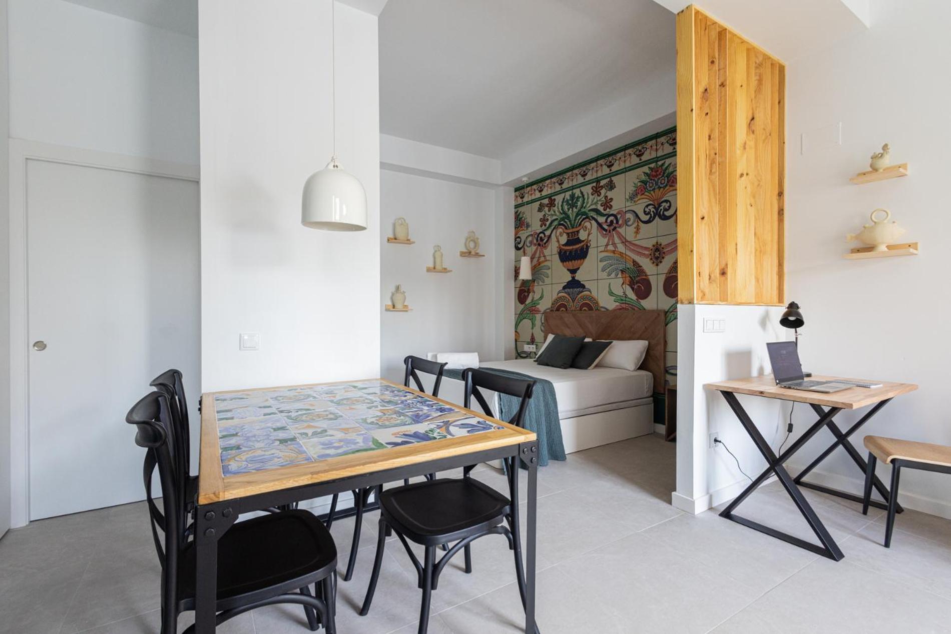 Apartamento Florit Flats - Traditional Valencia Ceramic Apartments, Bicycles For You!