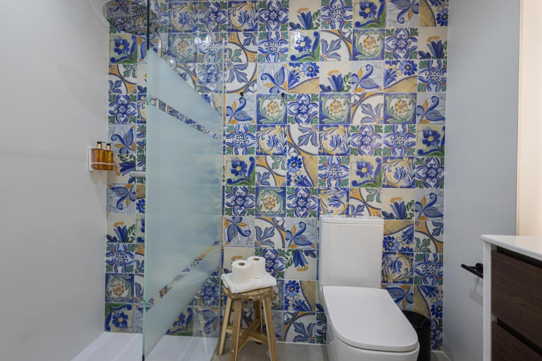 Florit Flats - Traditional Valencia Ceramic Apartments, Bicycles For You! Valencia