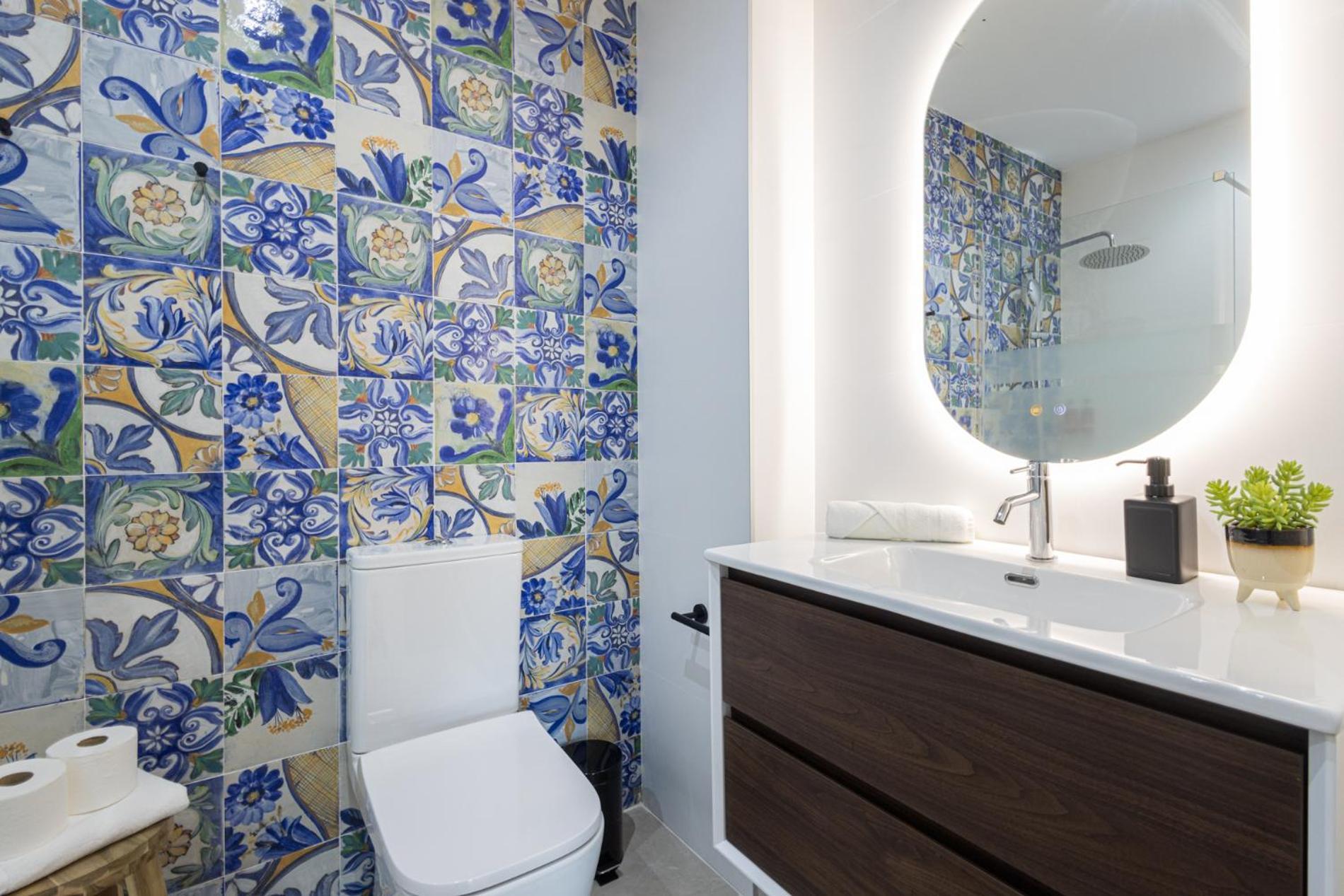 Florit Flats - Traditional Valencia Ceramic Apartments, Bicycles For You!