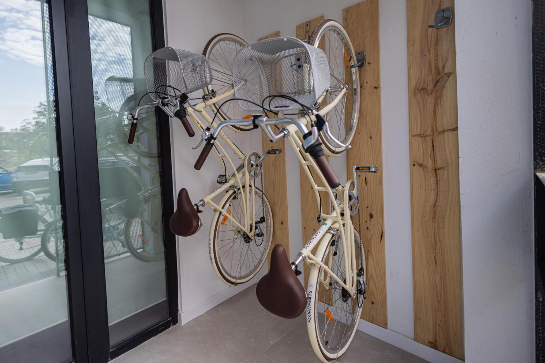 Apartamento Florit Flats - Traditional Valencia Ceramic Apartments, Bicycles For You! Valencia