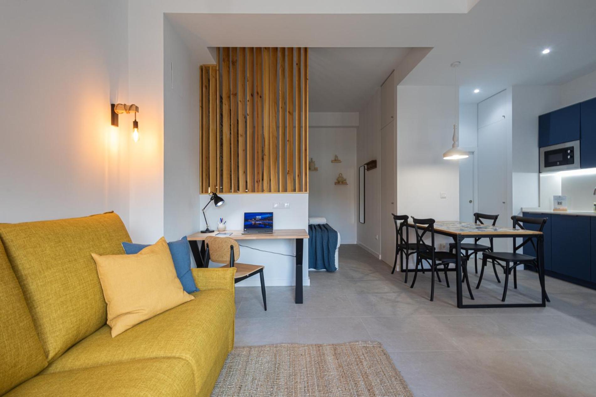Florit Flats - Traditional Valencia Ceramic Apartments, Bicycles For You! Valencia