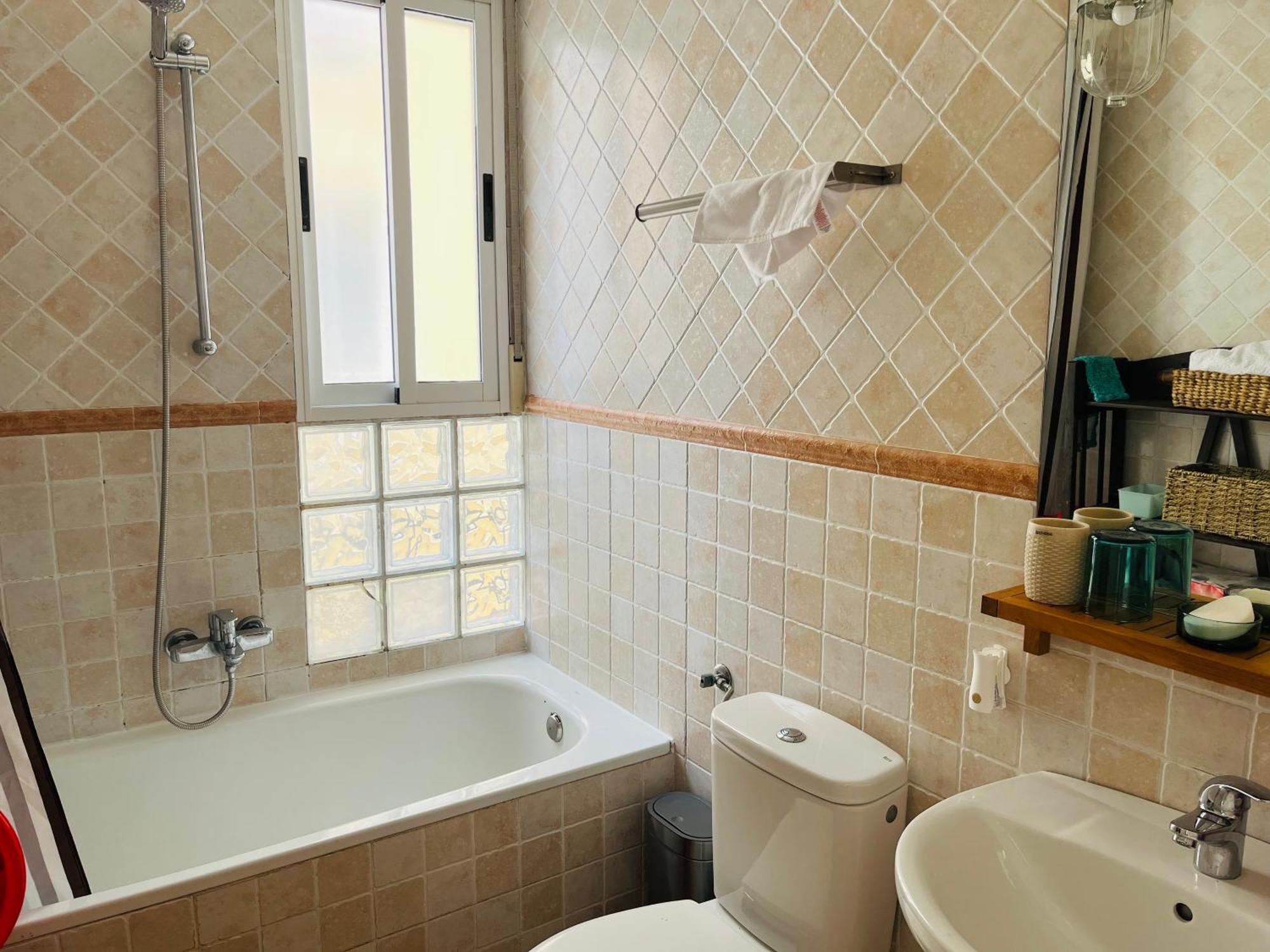 Location Center Has An Independent Courtyard * Valencia