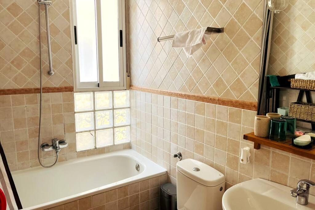 Location Center Has An Independent Courtyard Valencia