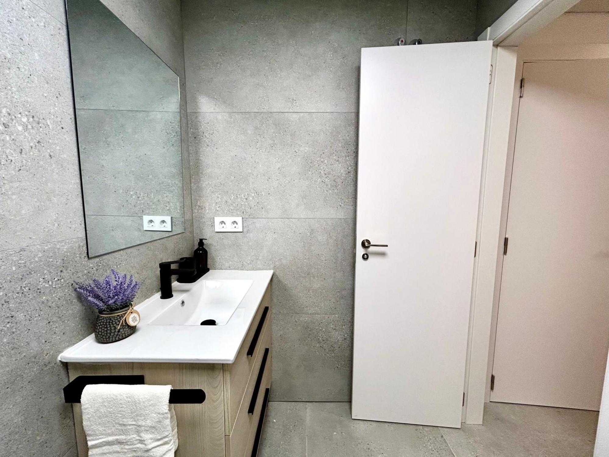 Convenient, Charming 15 Mins From Center Apartamento *
