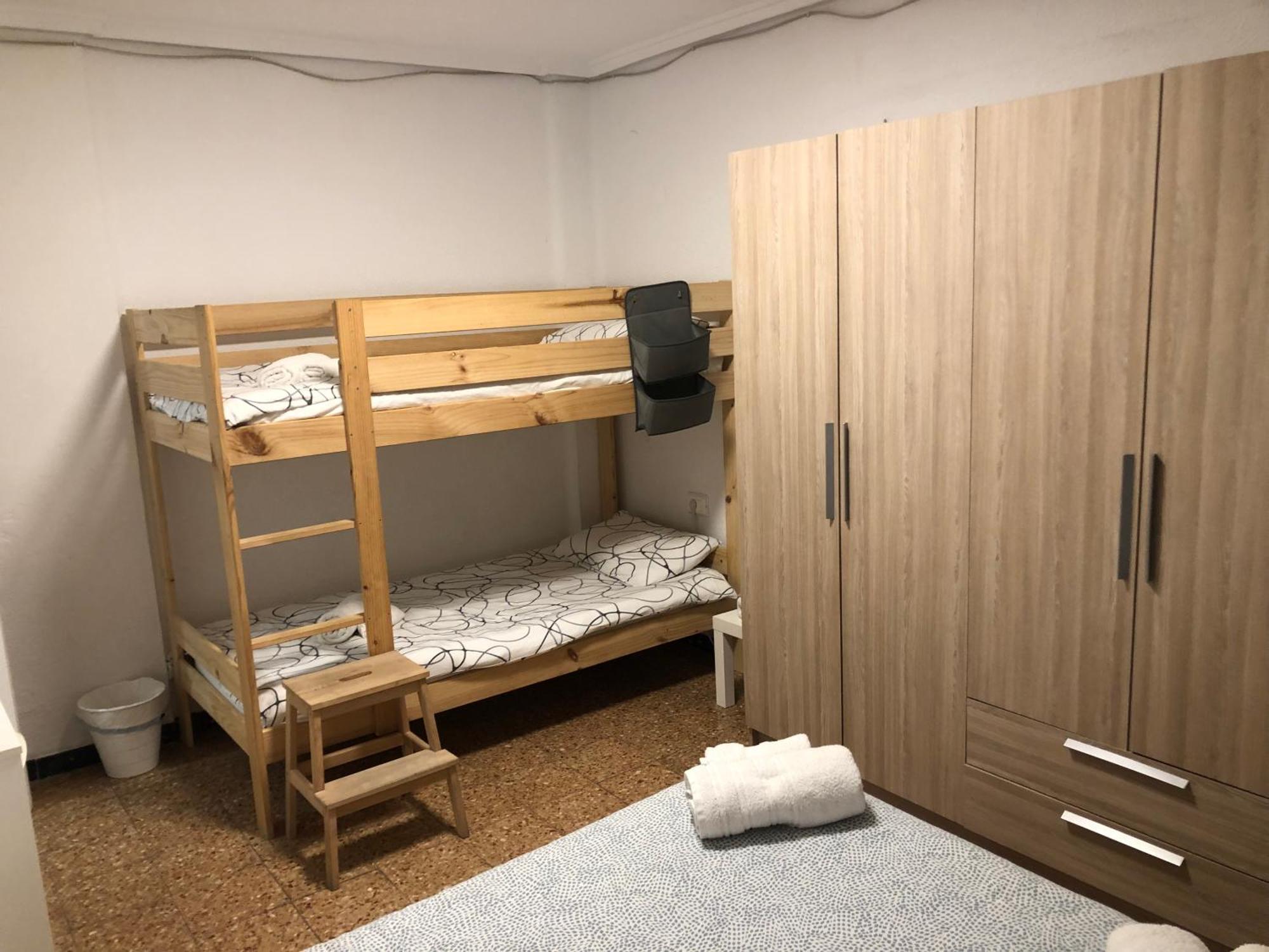 Homestay Alojamiento Puerto De Dos Dormitorios, Cocina Y Bano *