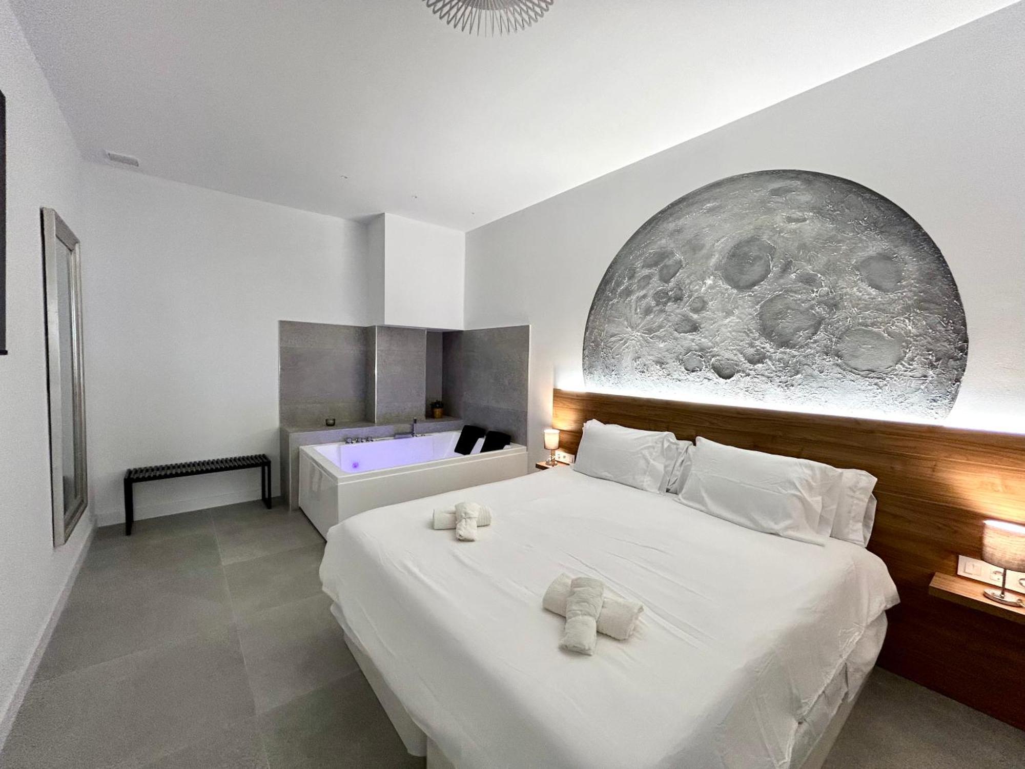 Apartment Getaway - Jacuzzi, Space & Comfort